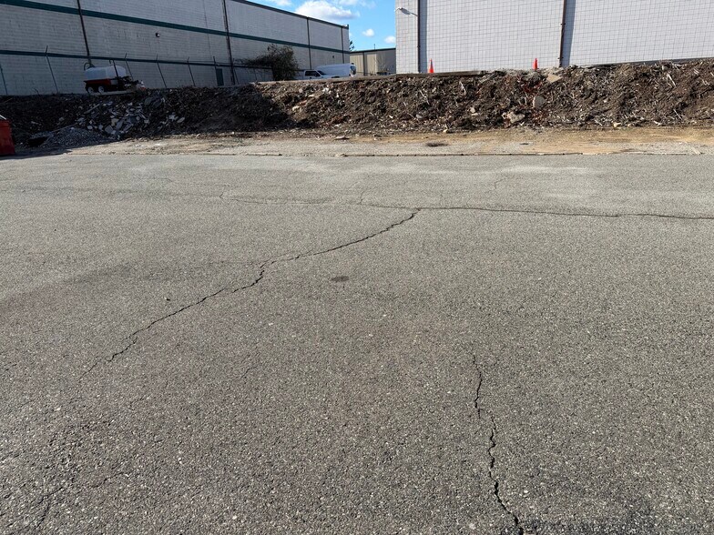 11 Comstock Pky, Cranston, RI à louer - Photo de l’immeuble – Image 3 sur 32