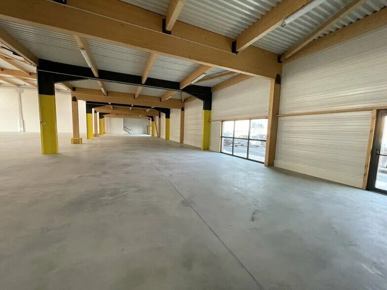 Local d’activités dans Louvres à louer - Photo de l’immeuble – Image 3 sur 7