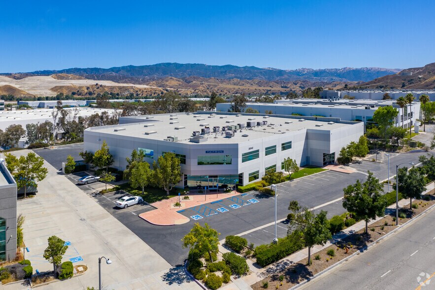 28040 W Harrison Pky, Valencia, CA à louer - Photo de l’immeuble – Image 2 sur 6