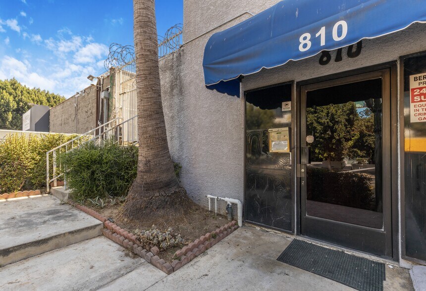 810 S Berendo St, Los Angeles, CA à vendre - Photo de l’immeuble – Image 2 sur 12