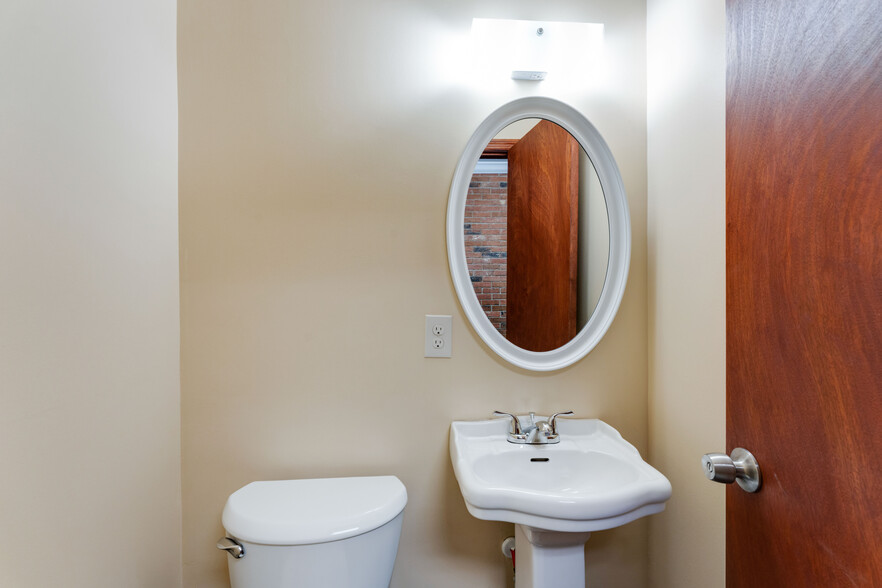 6501 E Livingston Ave, Reynoldsburg, OH à louer - Photo de l’immeuble – Image 3 sur 30