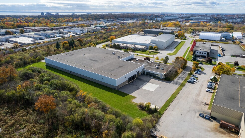 851 Progress Ct, Oakville, ON à vendre - Photo de l’immeuble – Image 3 sur 5