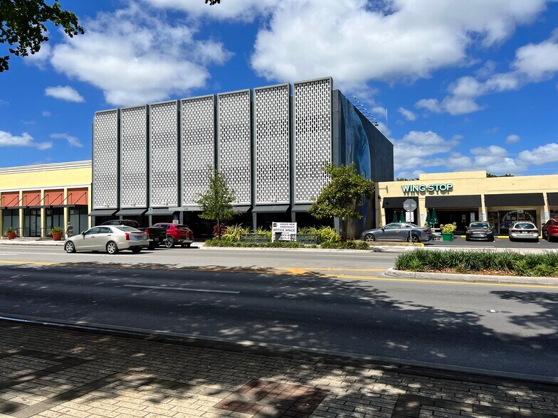 915 NE 125th St, Miami, FL à louer - Photo de l’immeuble – Image 1 sur 13