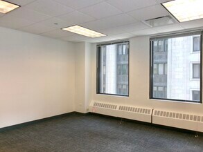 100 N LaSalle St, Chicago, IL à louer Photo intérieure– Image 2 sur 10