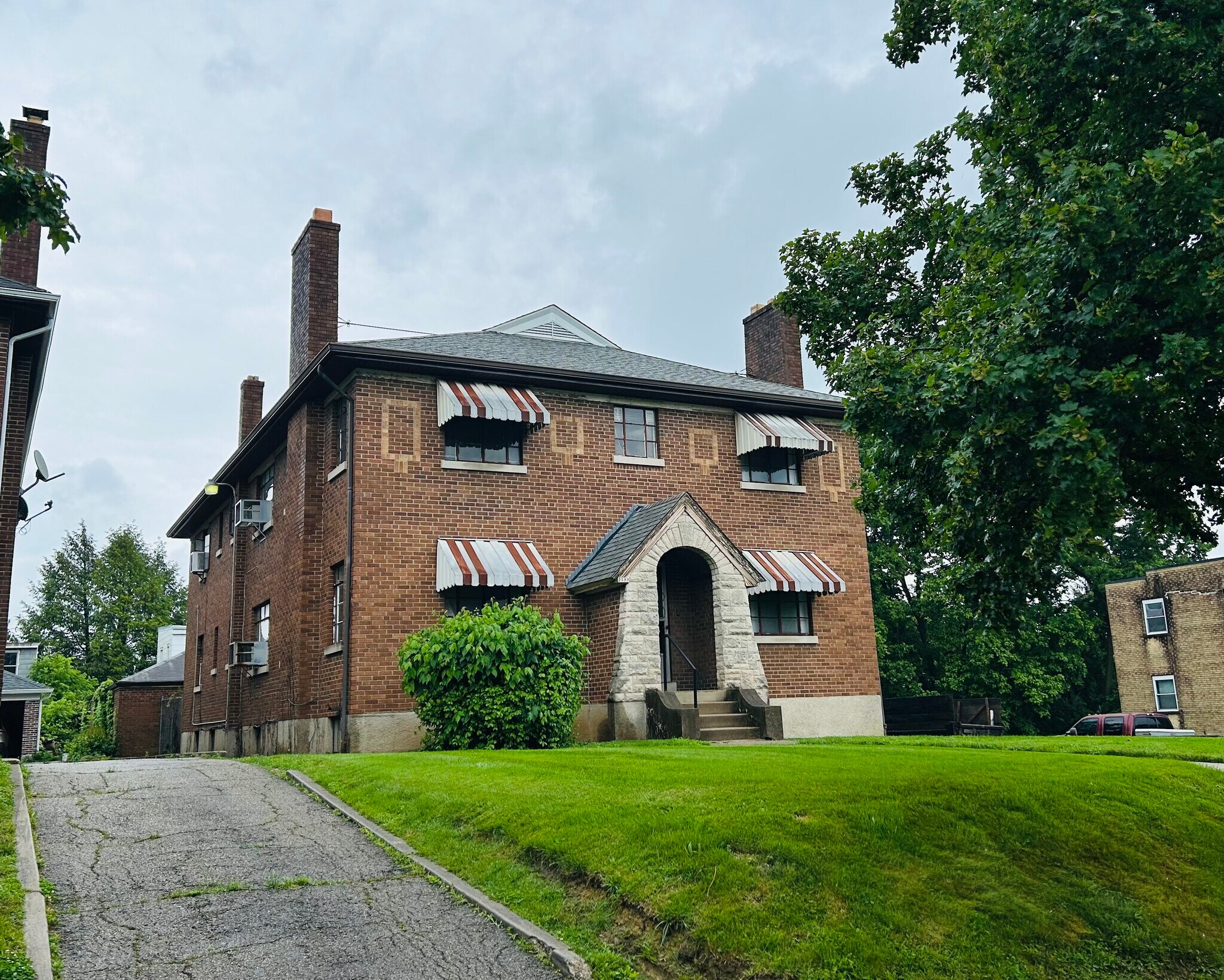 2530 Hansford Pl, Cincinnati, OH à vendre Photo de l’immeuble– Image 1 sur 13