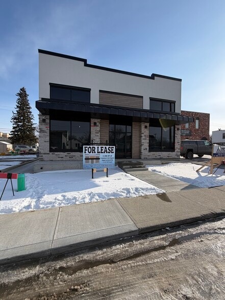 5011 49 Av, Leduc, AB à louer - Photo principale – Image 1 sur 3