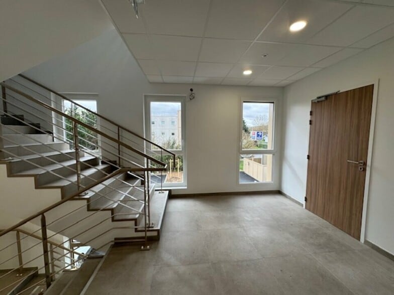 Bureau dans Villefranche-sur-Saône à vendre - Photo intérieure – Image 3 sur 3