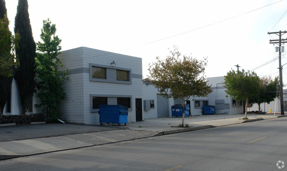 7800 Gloria Ave, Van Nuys, CA à vendre - Photo de l’immeuble – Image 3 sur 4