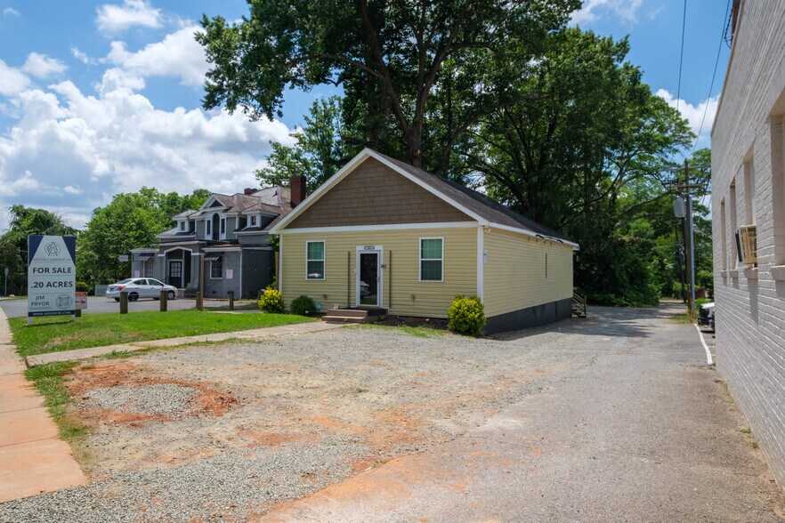 709 Louise Ave, Charlotte, NC à vendre - Photo de l’immeuble – Image 3 sur 4