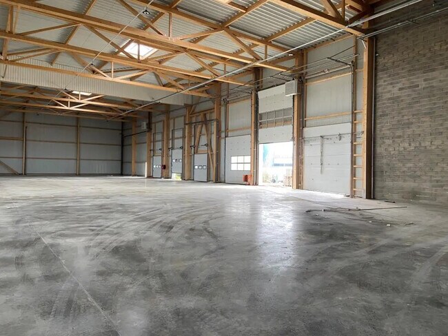 Plus de détails pour Bureau, Industriel/Logistique à louer