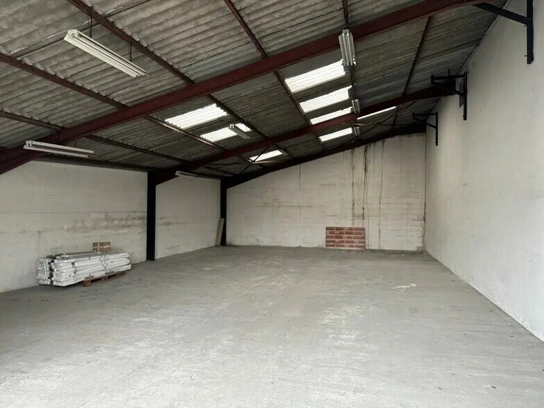 Local d’activités dans Saint-Jean-de-Luz à louer - Photo de l’immeuble – Image 3 sur 4