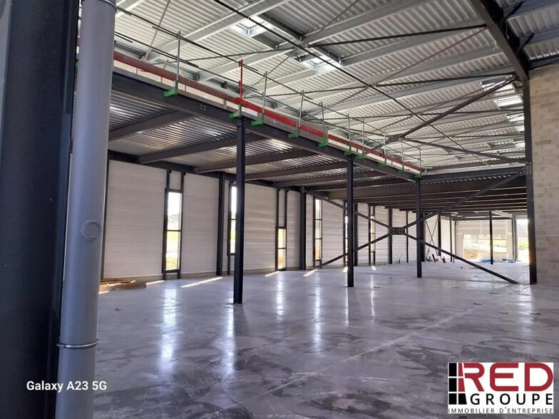 Industriel/Logistique dans Marignane à vendre - Photo de l’immeuble – Image 1 sur 9
