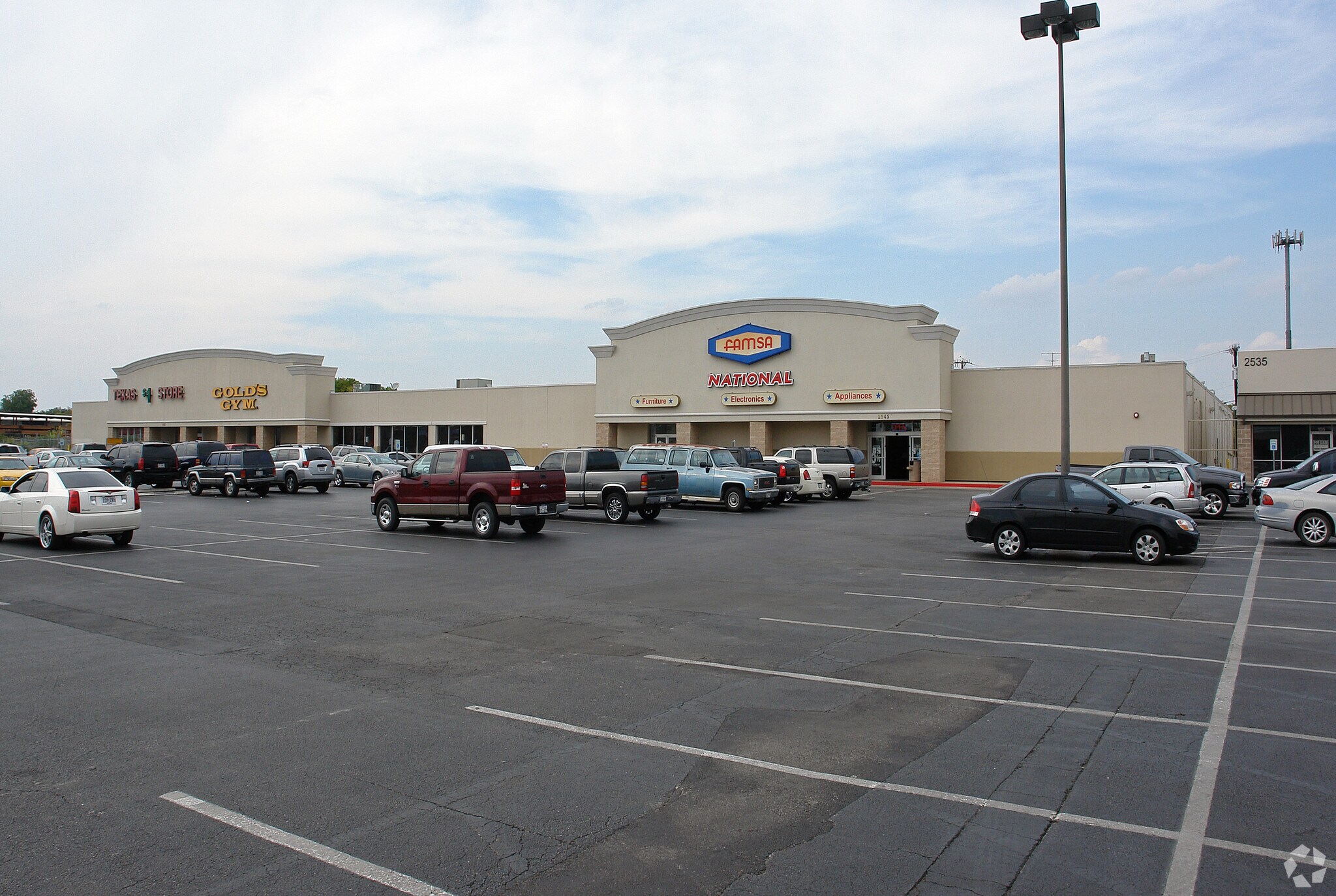 2545-2567 SW Military Dr, San Antonio, TX à louer Photo principale– Image 1 sur 9