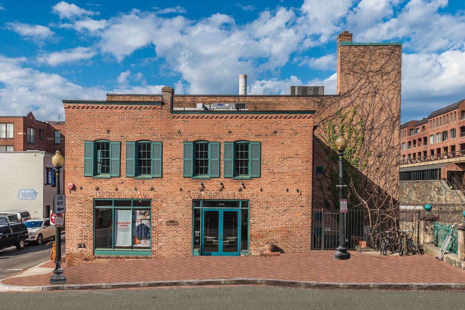 1048 Wisconsin Ave NW, Washington, DC à louer Photo principale– Image 1 sur 8