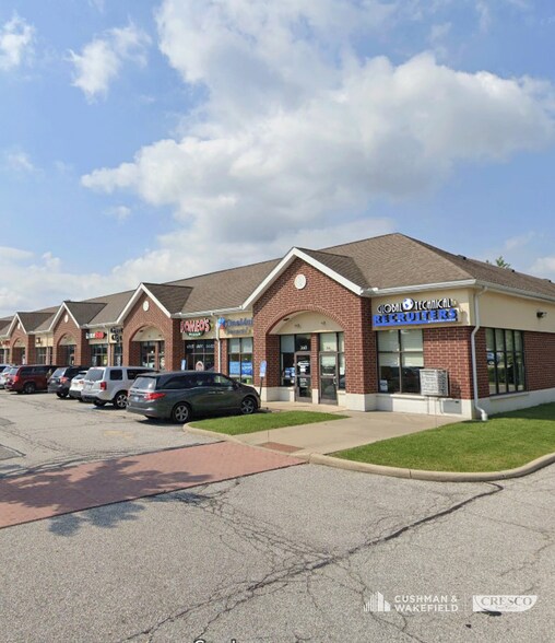 300-366 Chestnut Commons Dr, Elyria, OH à louer - Photo de l’immeuble – Image 3 sur 6