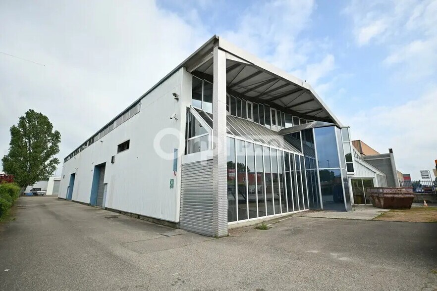 Bureau dans Vaulx-en-Velin à louer - Photo de l’immeuble – Image 3 sur 3