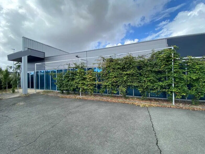 Local d'activités dans VILLENAVE-D'ORNON à vendre - Photo de l’immeuble – Image 1 sur 13