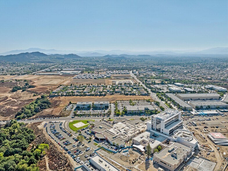 24400 Prielipp Rd, Wildomar, CA à vendre - Photo de l’immeuble – Image 2 sur 6