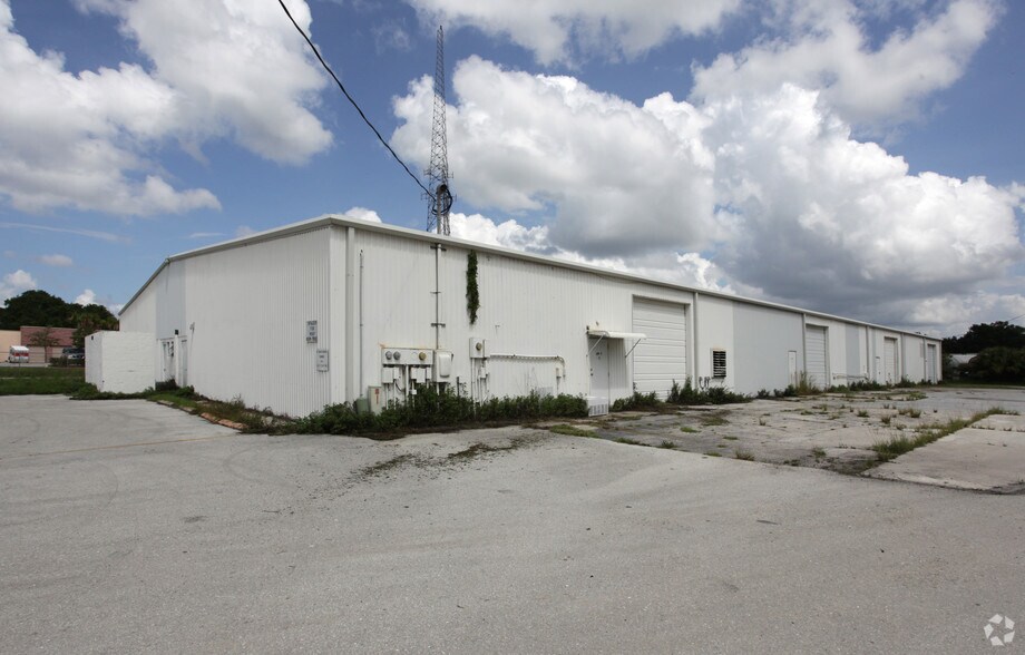 19200 Peachland Blvd, Port Charlotte, FL à louer - Photo de l’immeuble – Image 2 sur 14