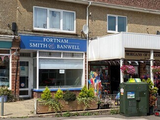 Plus de détails pour 2 The Street, Charmouth - Local commercial à louer