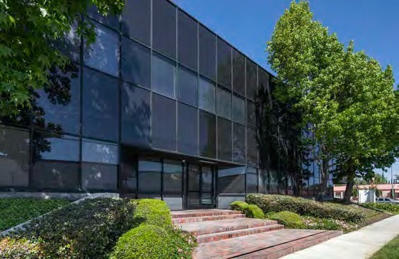 16600 Sherman Way, Van Nuys, CA à louer - Photo de l’immeuble – Image 3 sur 9
