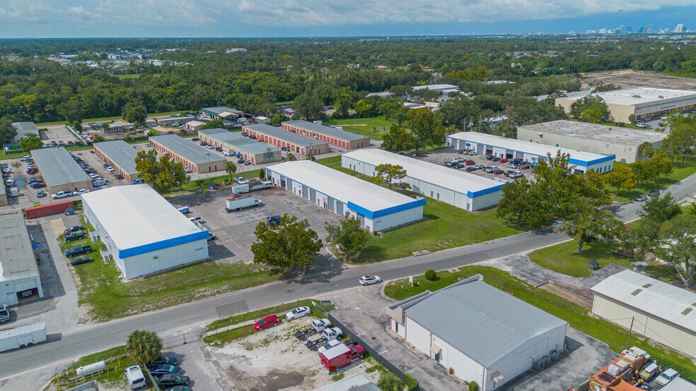 6950 Venture Cir, Orlando, FL à louer - Photo de l’immeuble – Image 2 sur 6