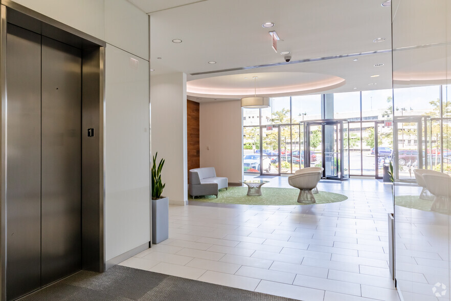 953 American Ln, Schaumburg, IL à louer - Hall d’entrée – Image 2 sur 26