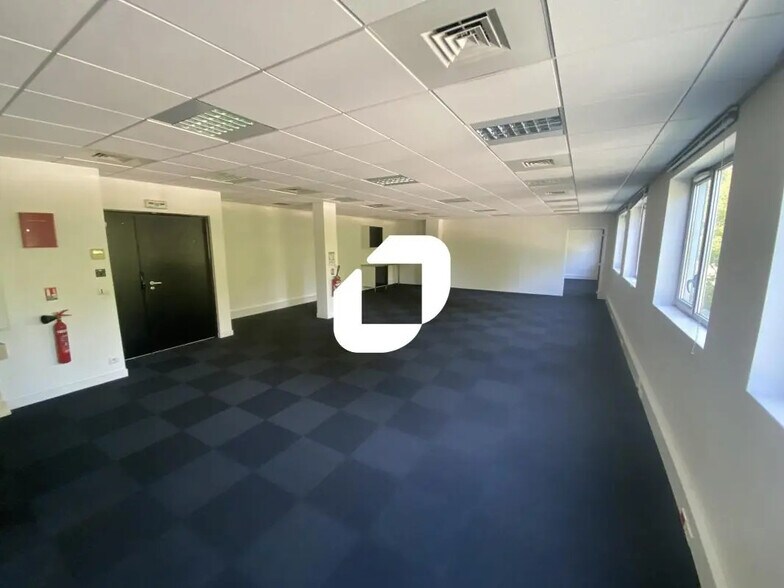 Bureau dans Savigny-le-Temple à louer - Photo intérieure – Image 2 sur 6