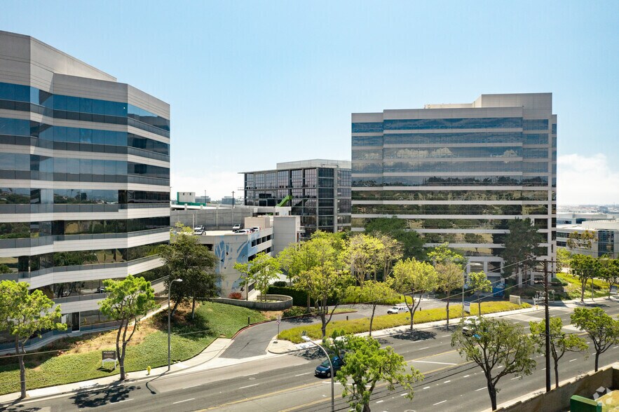 600 Corporate Pointe, Culver City, CA à louer - Photo de l’immeuble – Image 1 sur 6