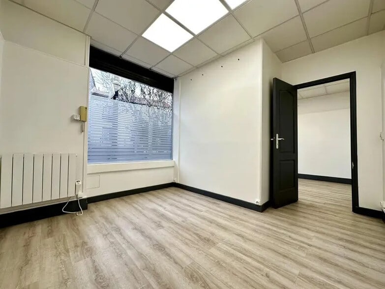 Local commercial dans Montreuil à louer - Photo intérieure – Image 2 sur 13