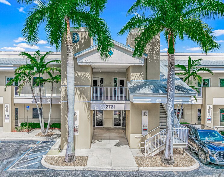 2731 Vista Pky, West Palm Beach, FL à louer - Photo de l’immeuble – Image 2 sur 11