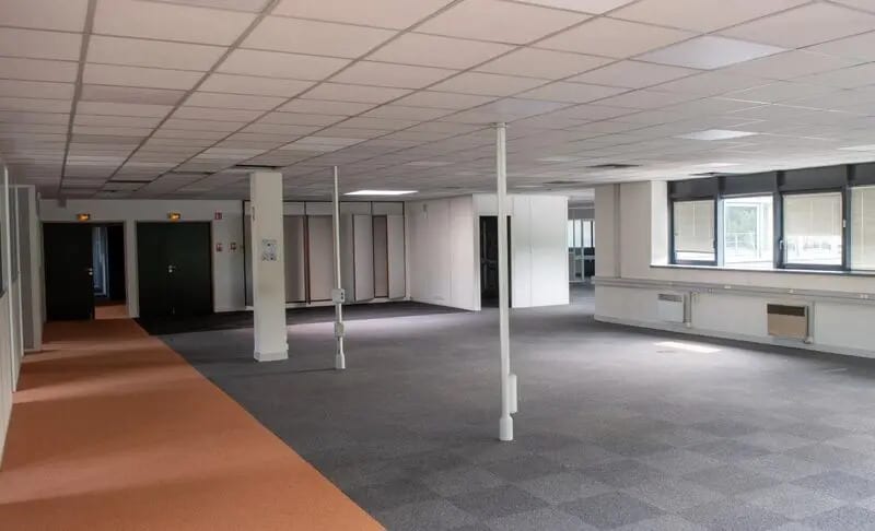 Local d’activités dans Villebon-sur-Yvette à louer - Photo de l’immeuble – Image 3 sur 10