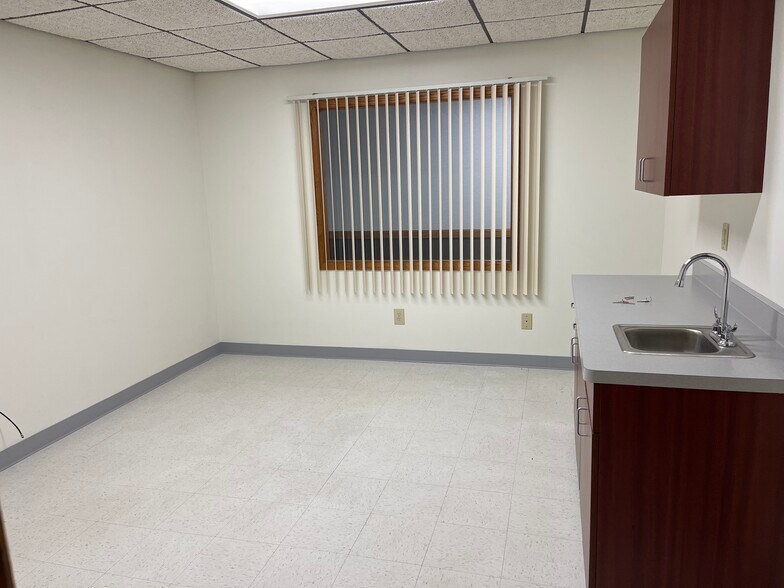 555 S Industrial Dr, Hartland, WI à louer - Photo intérieure – Image 3 sur 36