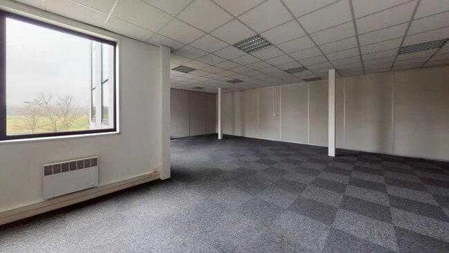 Plus de détails pour 2 Rue Des Commères, Coignières - Bureau à vendre