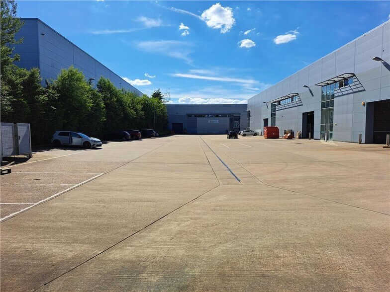 Chippenham Dr, Milton Keynes à louer - Photo de l’immeuble – Image 3 sur 4
