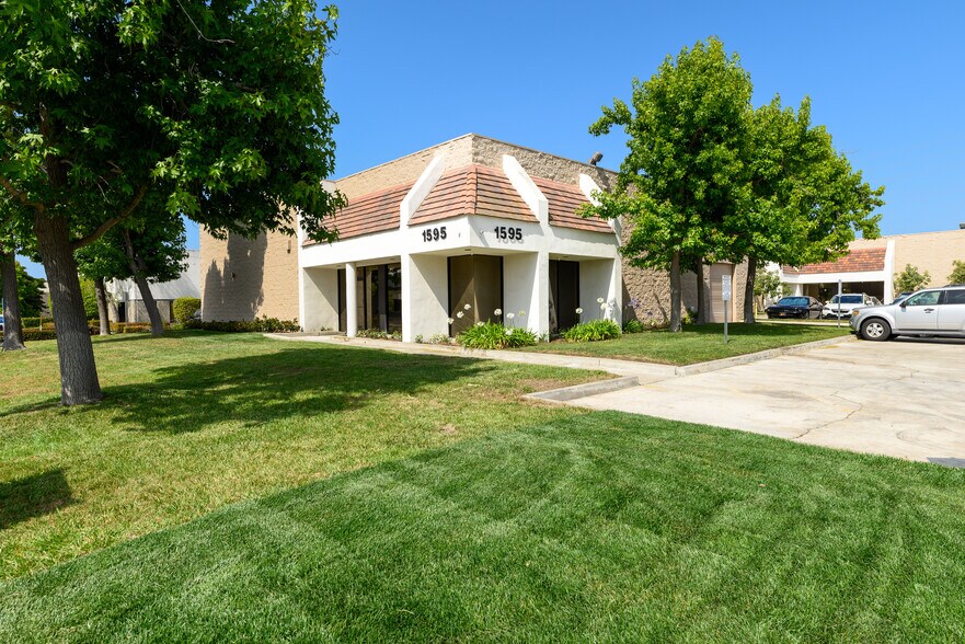 1595 Walter St, Ventura, CA à louer - Photo de l’immeuble – Image 1 sur 8
