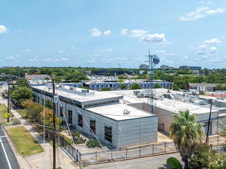 2233 W North Loop Blvd, Austin, TX à vendre - Photo de l’immeuble – Image 2 sur 17