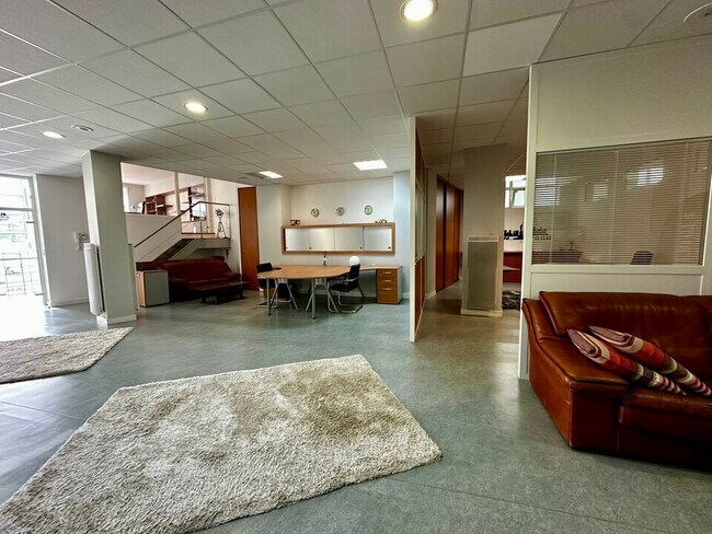 Plus de détails pour Bureau à vendre