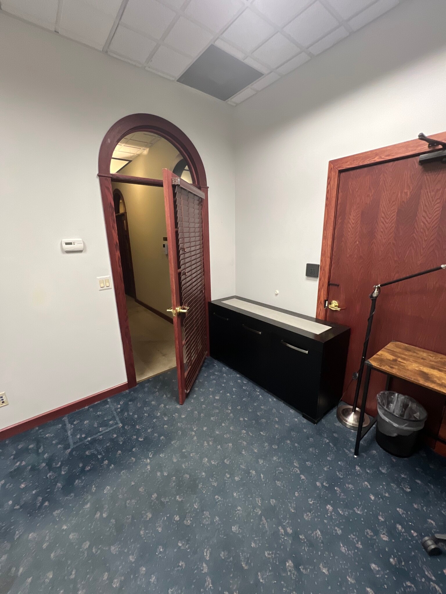 222 S Main St, Rochester, MI à louer Photo de l’immeuble– Image 1 sur 3