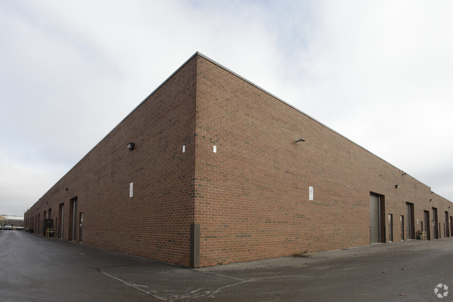 50 Ritin Ln, Concord, ON à vendre - Photo de l’immeuble – Image 3 sur 10
