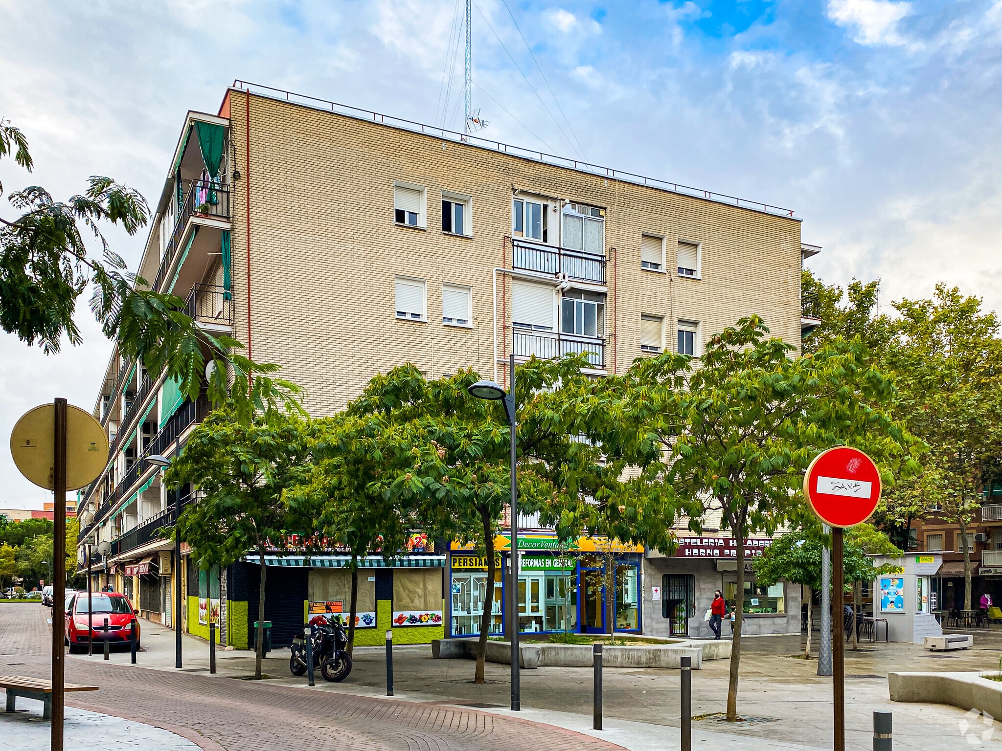 Local commercial dans Alcorcón, Madrid à louer Photo principale– Image 1 sur 2