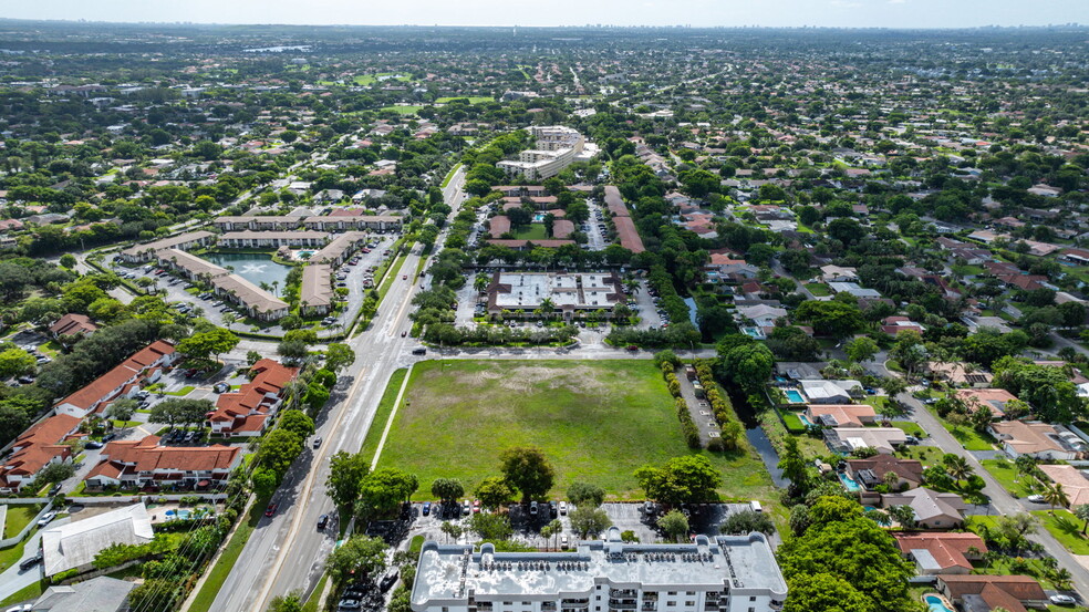 ROYAL PALM DRIVE, CORAL SPRINGS FL 33071, Coral Springs, FL à vendre - Photo de l’immeuble – Image 2 sur 20