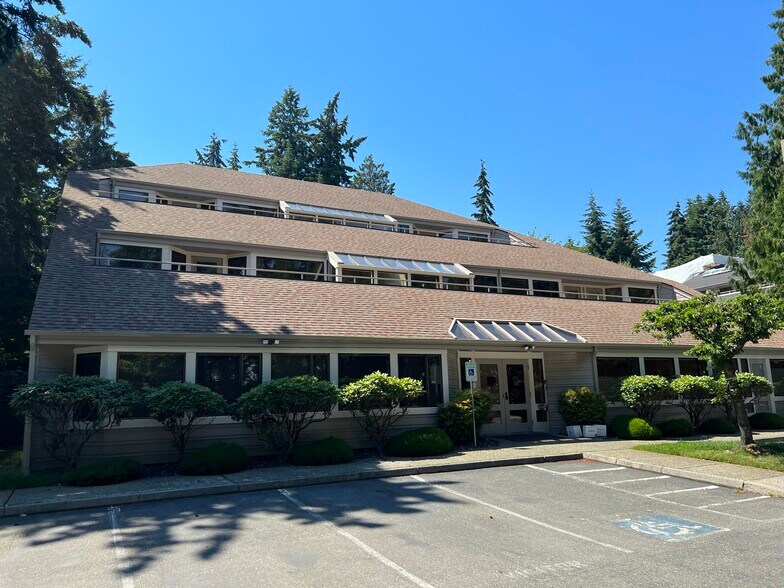 1380 112th Ave NE, Bellevue, WA à louer - Photo de l’immeuble – Image 1 sur 6