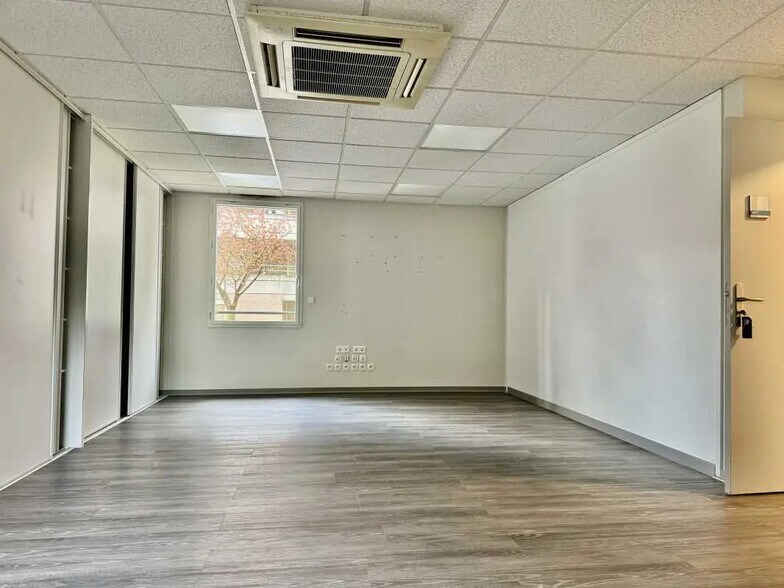 Bureau dans Lyon à louer - Photo de l’immeuble – Image 3 sur 11