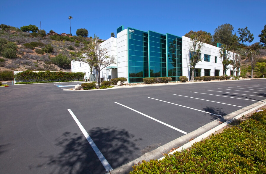 7520 Mission Valley Rd, San Diego, CA à louer - Photo de l’immeuble – Image 1 sur 3