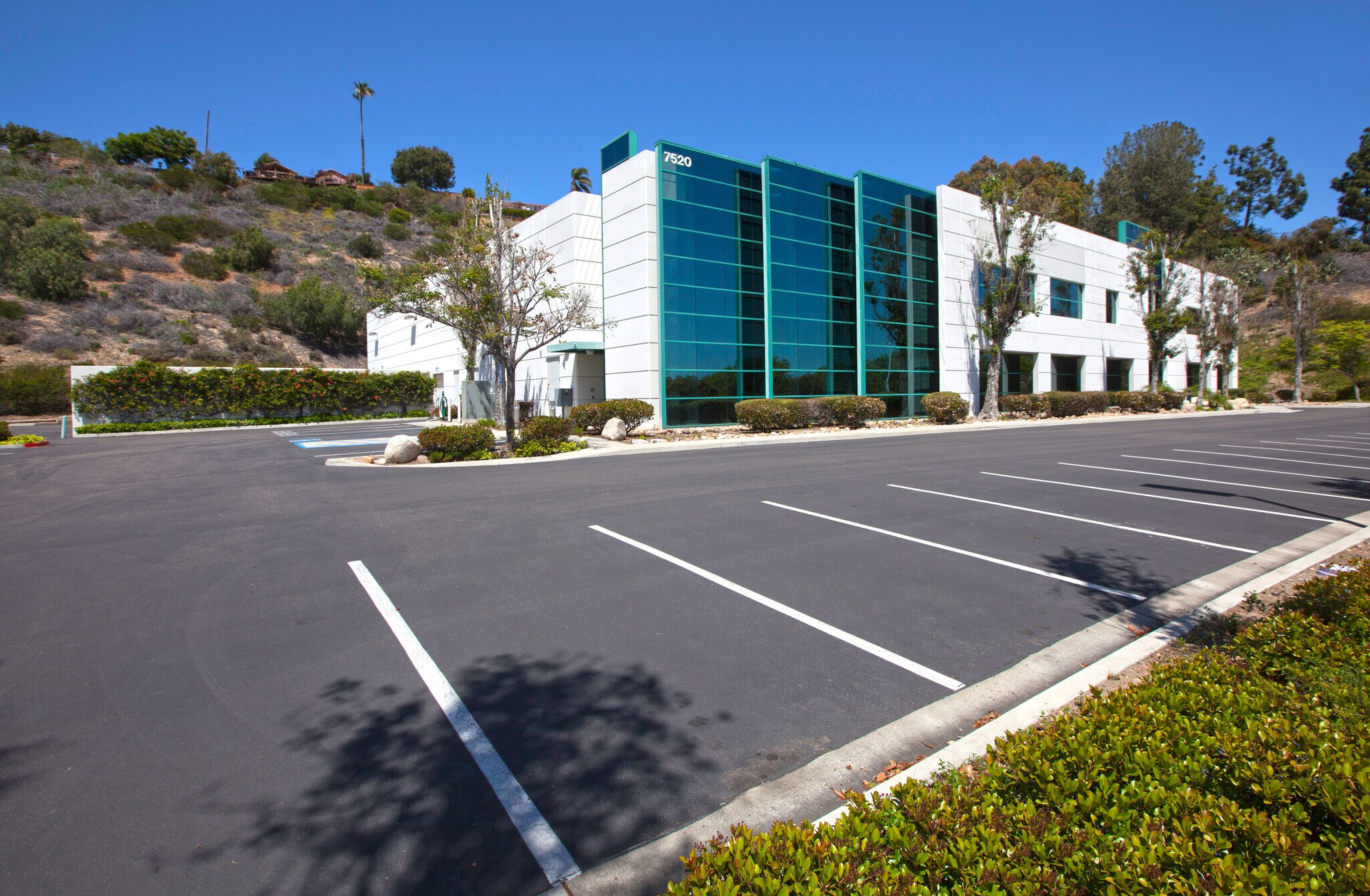 7520 Mission Valley Rd, San Diego, CA à louer Photo de l’immeuble– Image 1 sur 4