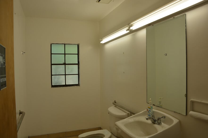 697 E Anderson Rd, Groveland, FL à vendre - Photo intérieure – Image 3 sur 12
