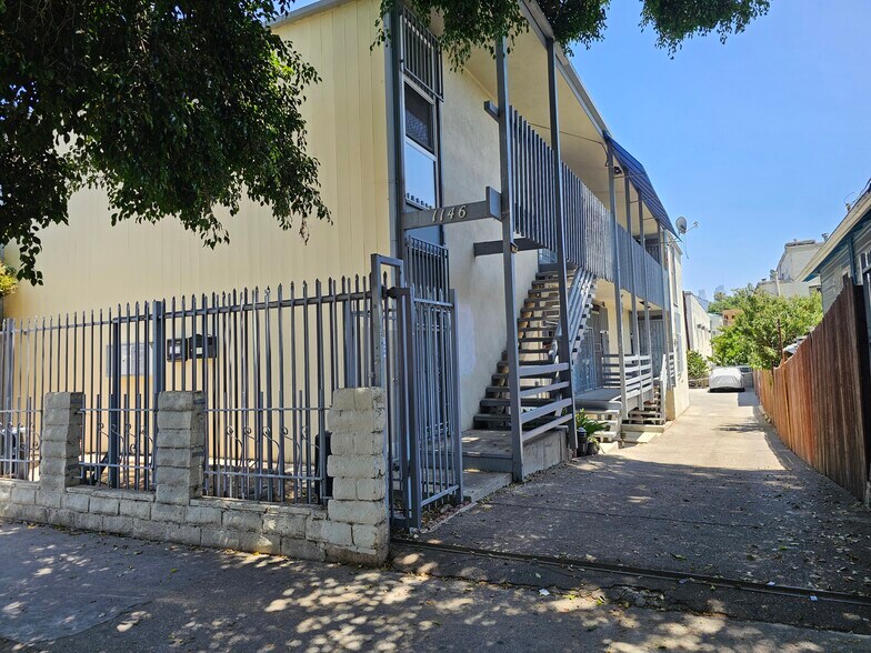 1146 S Berendo St, Los Angeles, CA à vendre - Photo de l’immeuble – Image 2 sur 8