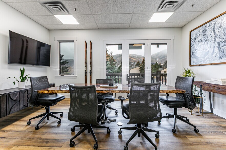 1245 Deer Valley Dr, Park City, UT à louer - Photo de l’immeuble – Image 1 sur 5