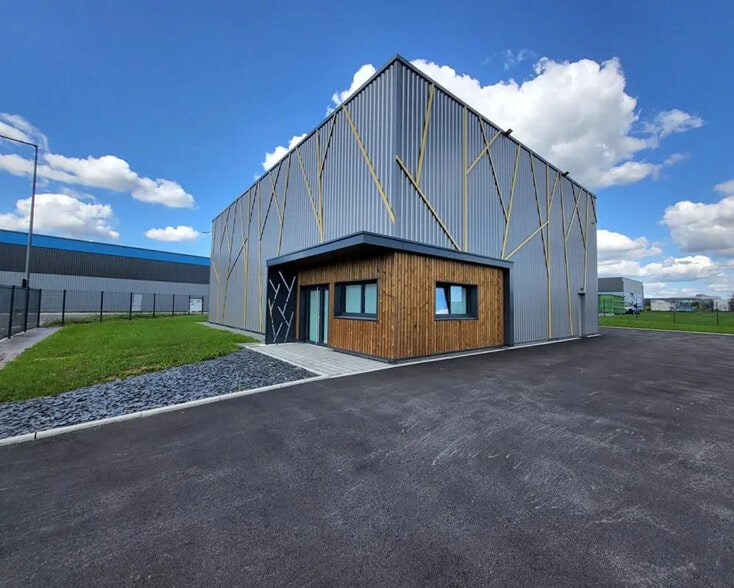 Industriel/Logistique dans Sablé-sur-Sarthe à louer - Photo de l’immeuble – Image 1 sur 7